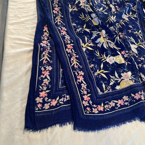 AE Coverup or Shawl - Picture 7 of 8